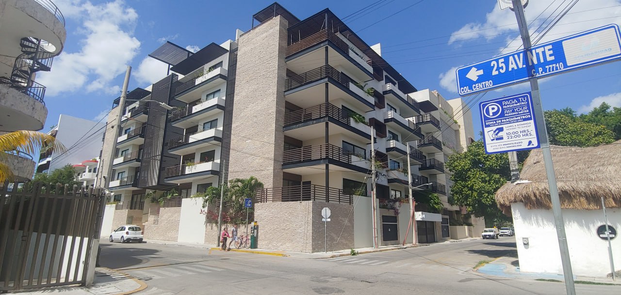 Arenis Condo Living exterior at the street corner in Playa del Carmen